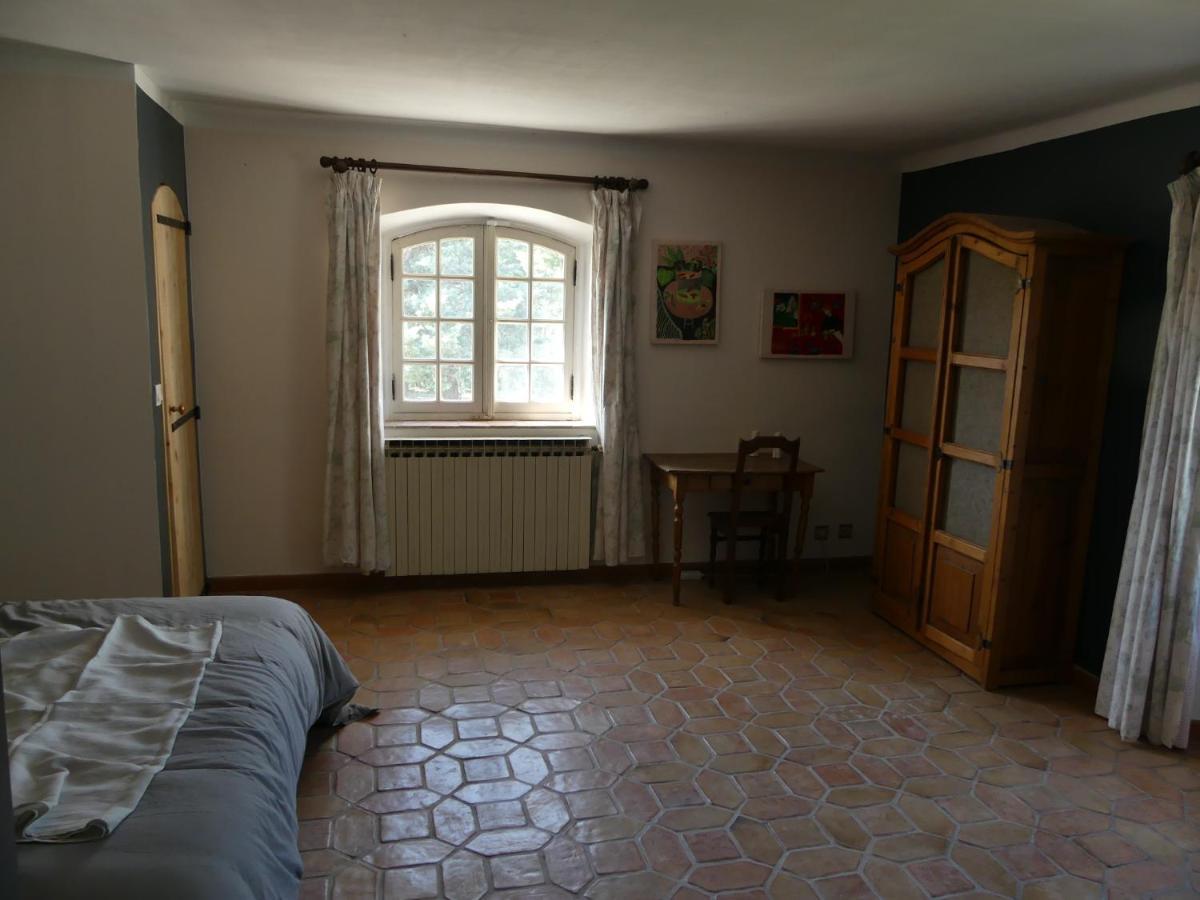 Le Charme D'Une Vieille Bastide Provencale Solliès-Pont Habitación foto